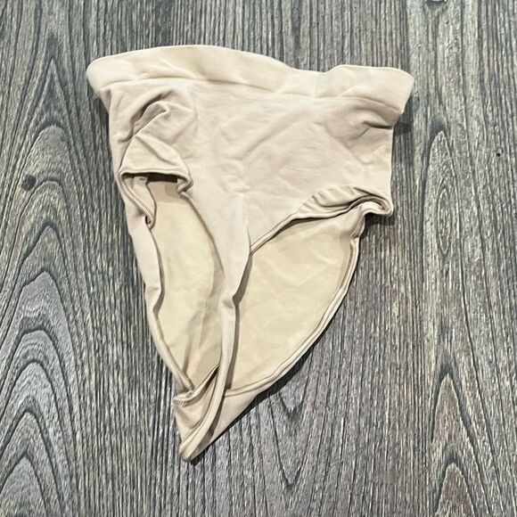 NWOT Skims Seamless Sculpt Mid Waist Thong Brief Shapewear Fitted Stretch Sand M - Picture 3 of 3